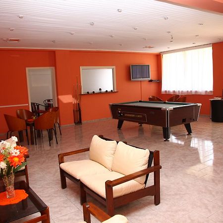 מאליה Triton Garden Hotel מראה חיצוני תמונה