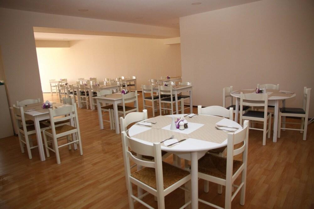 מאליה Triton Garden Hotel מראה חיצוני תמונה