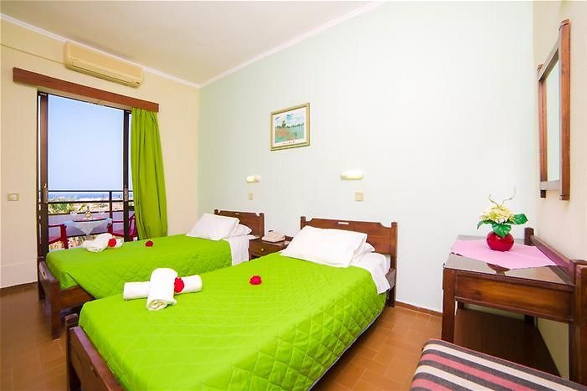 מאליה Triton Garden Hotel מראה חיצוני תמונה