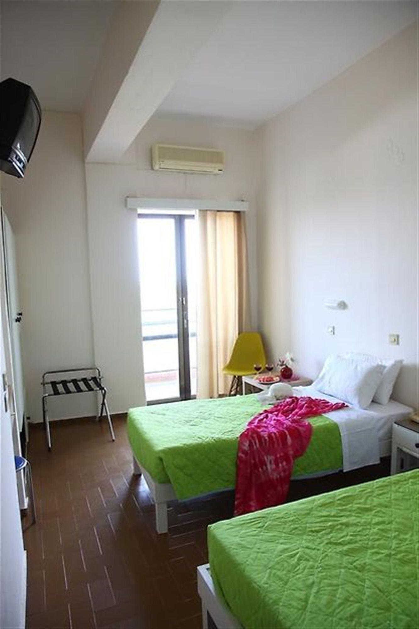 מאליה Triton Garden Hotel מראה חיצוני תמונה