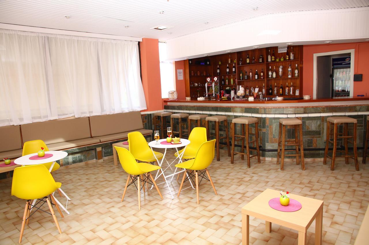 מאליה Triton Garden Hotel מראה חיצוני תמונה