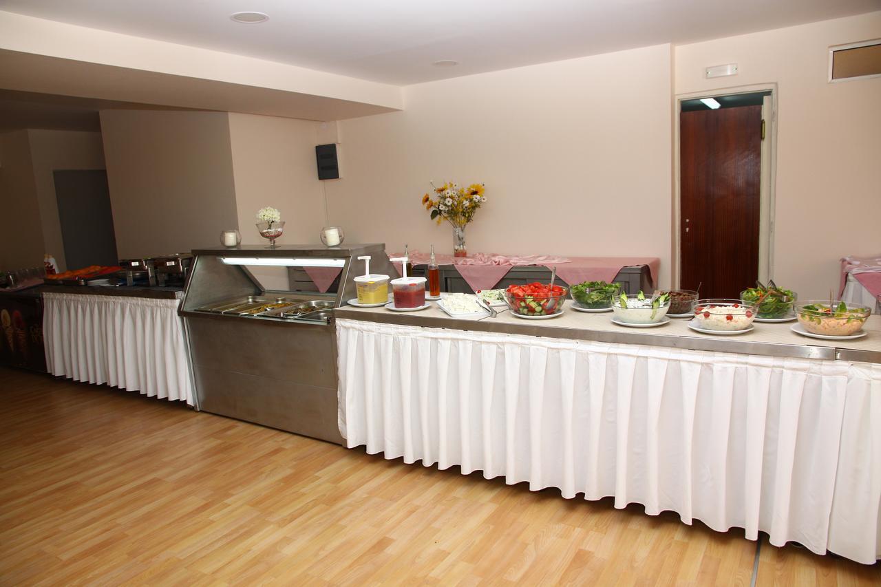 מאליה Triton Garden Hotel מראה חיצוני תמונה
