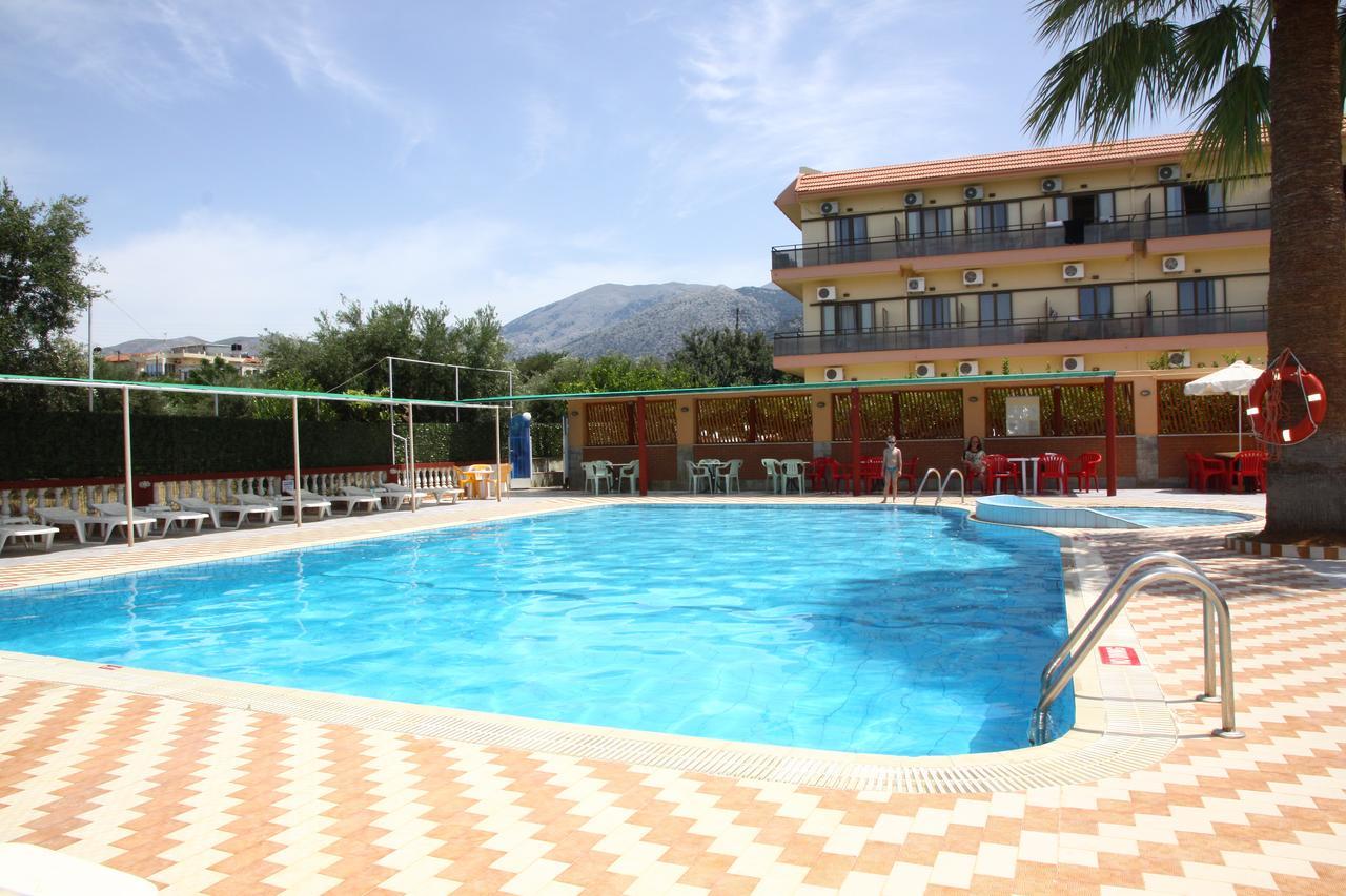 מאליה Triton Garden Hotel מראה חיצוני תמונה