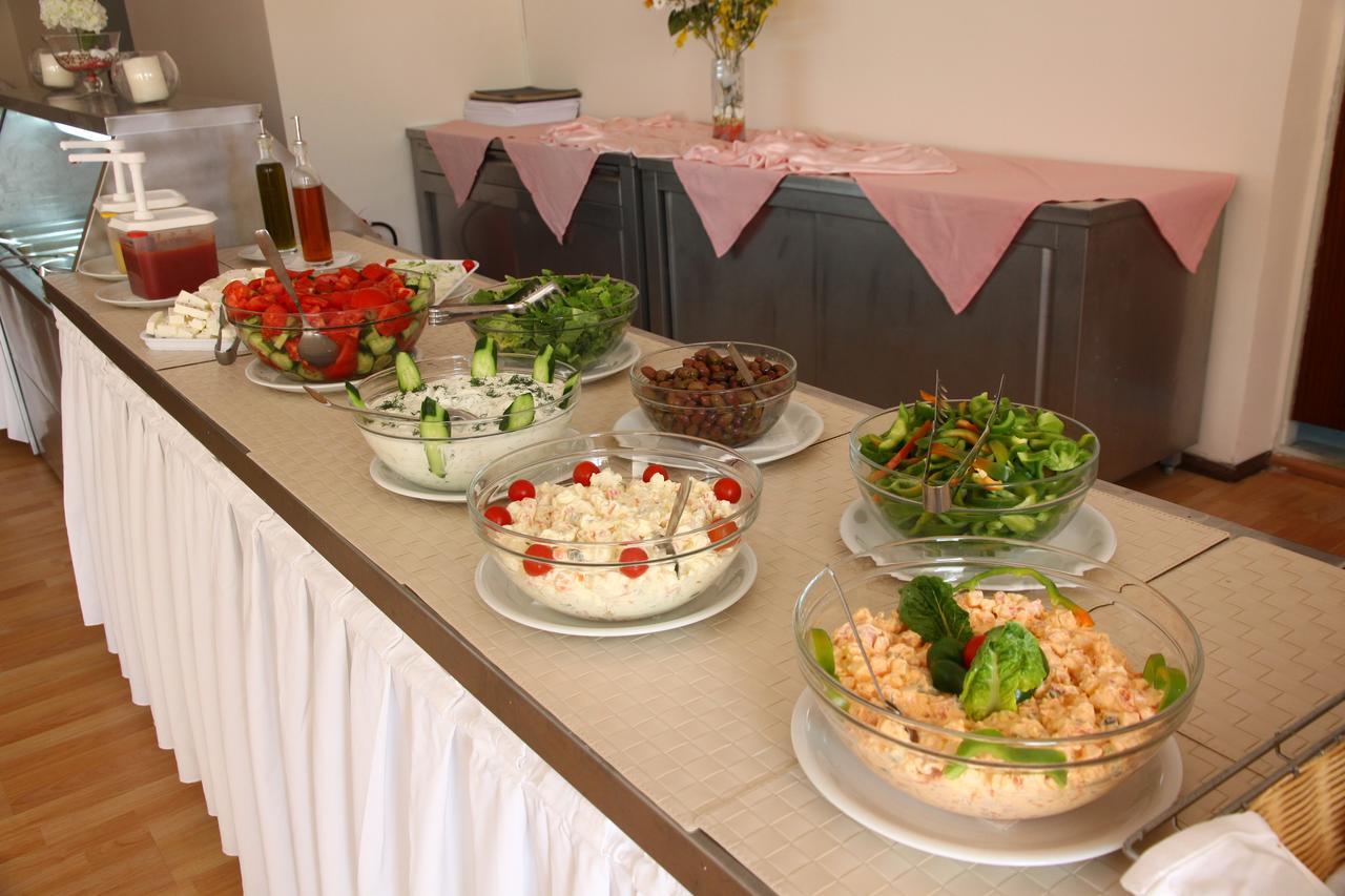 מאליה Triton Garden Hotel מראה חיצוני תמונה