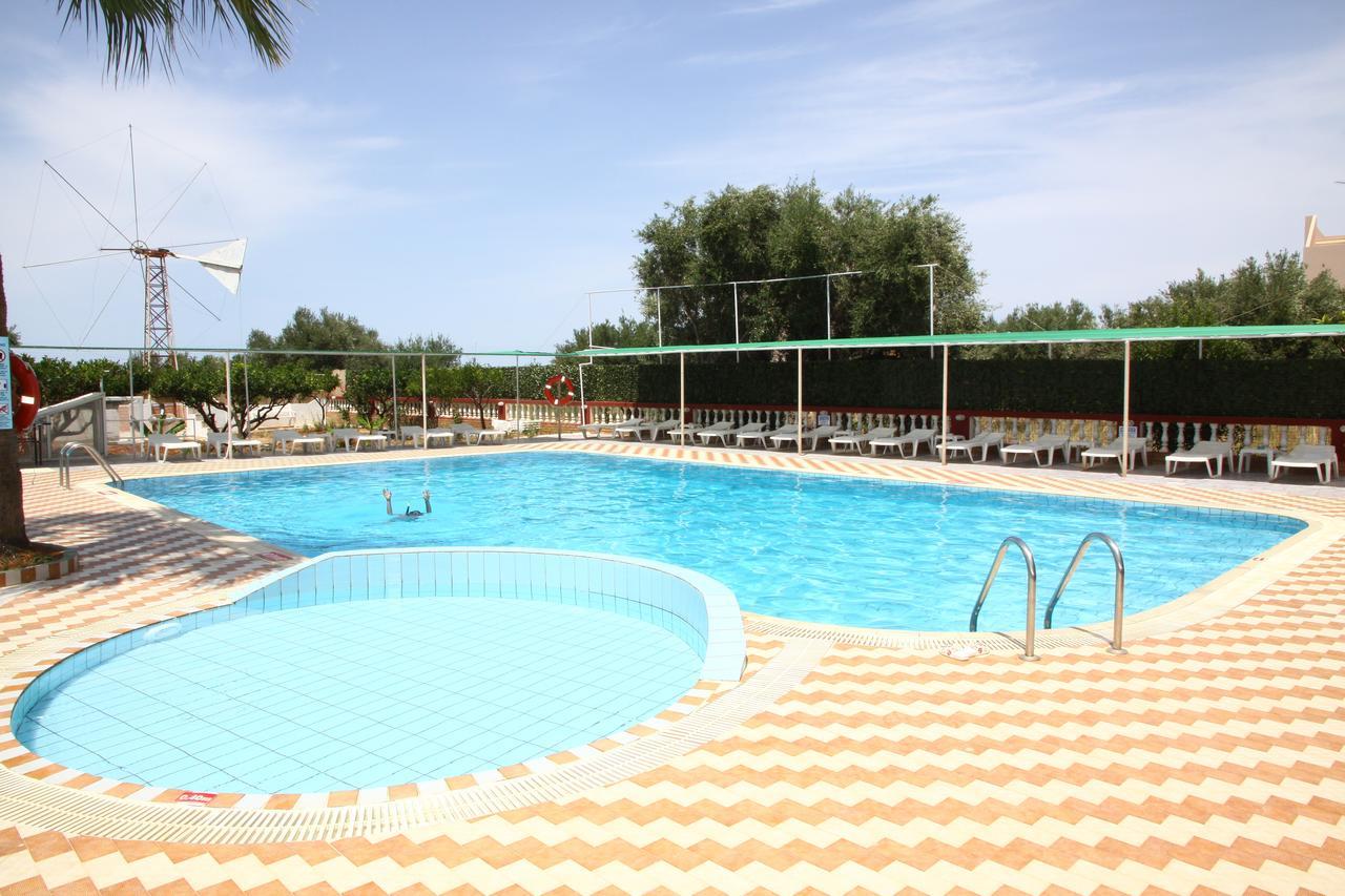 מאליה Triton Garden Hotel מראה חיצוני תמונה