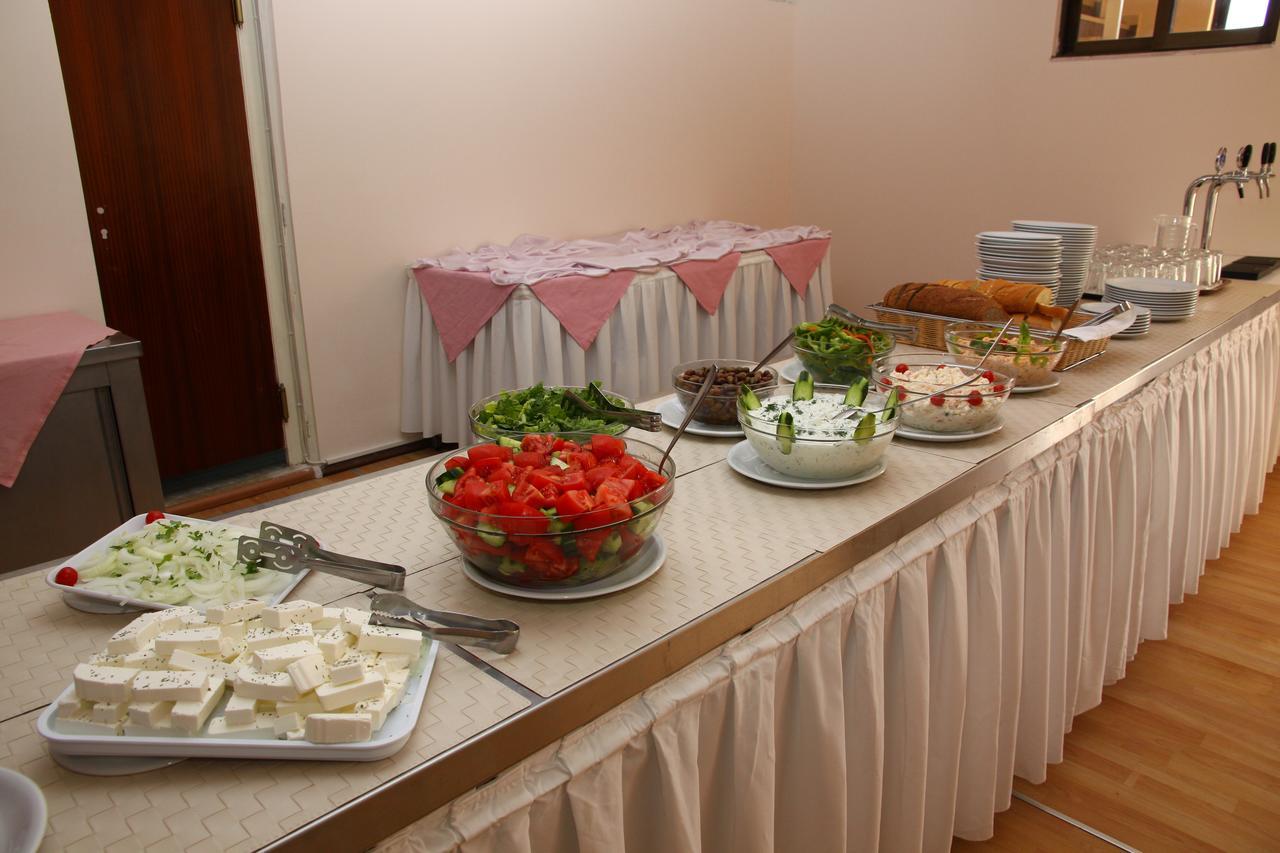 מאליה Triton Garden Hotel מראה חיצוני תמונה