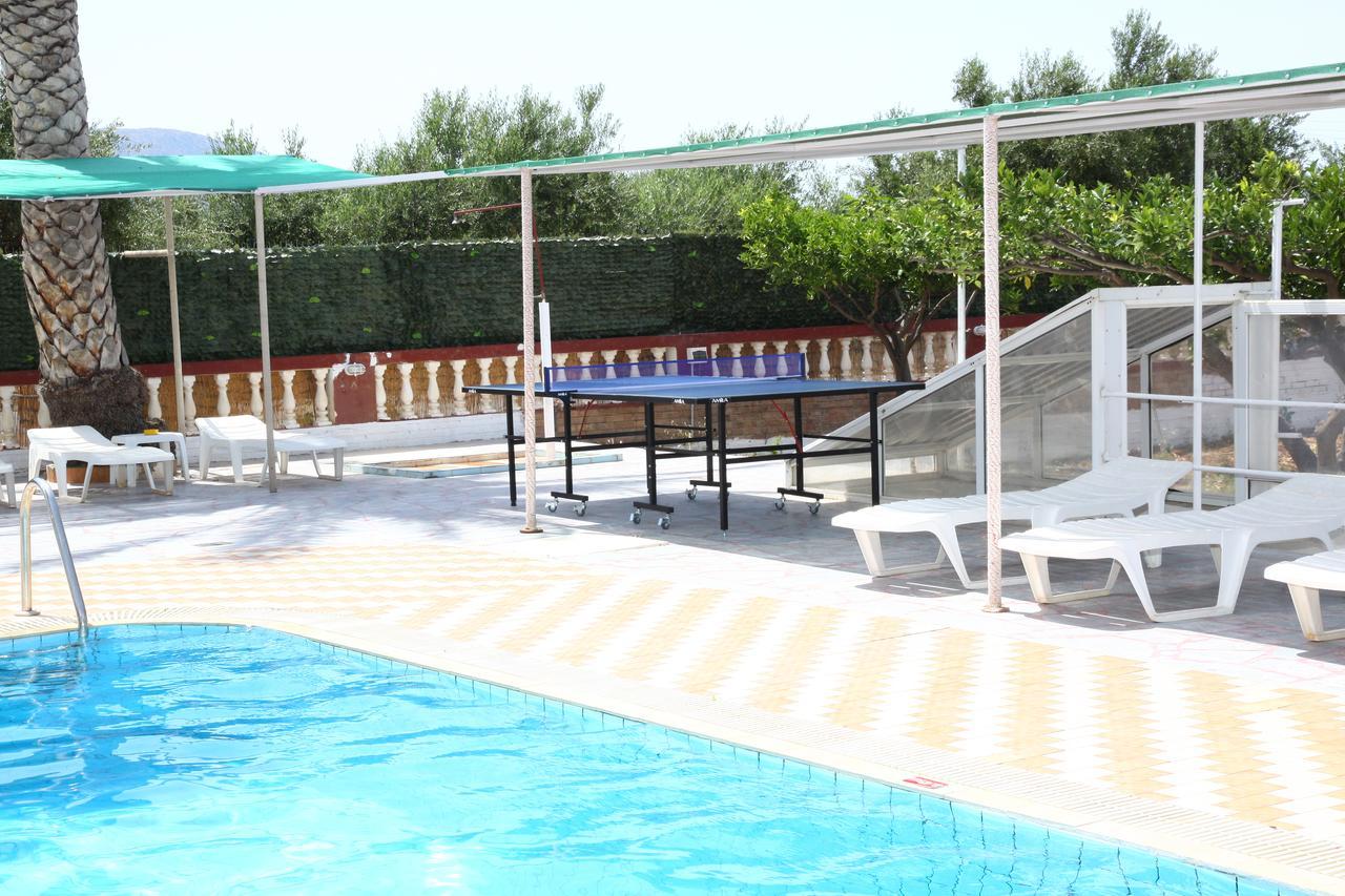מאליה Triton Garden Hotel מראה חיצוני תמונה